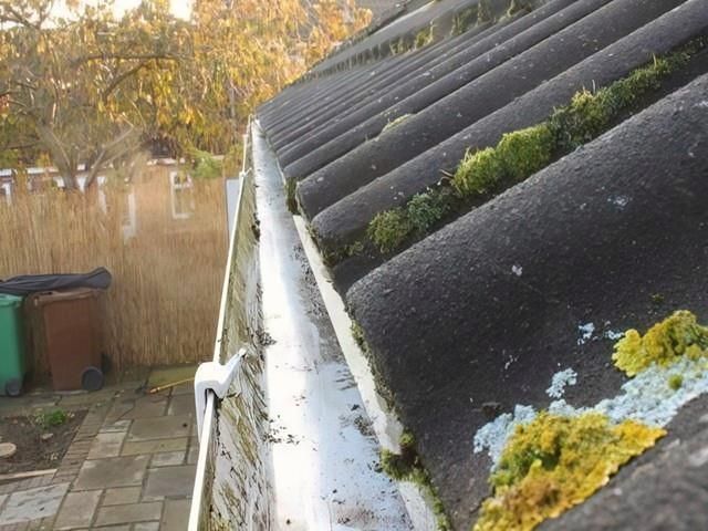 gutter-cleaning-3-kireth-ai